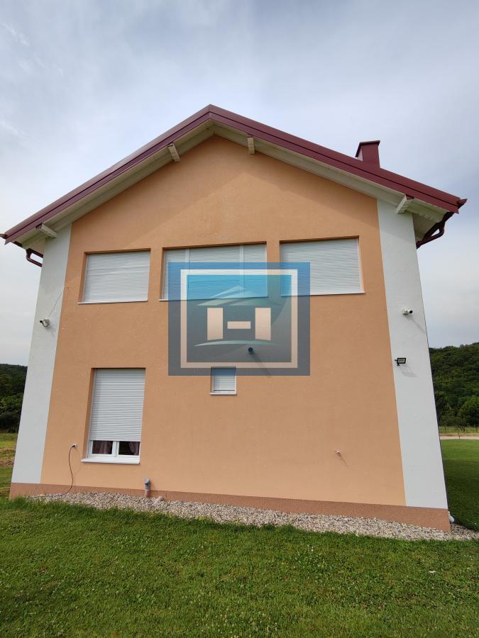 Legalizovana moderno opremljena kuća u Donjem Štiplju 64