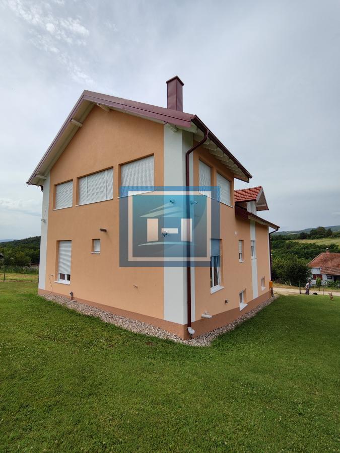 Legalizovana moderno opremljena kuća u Donjem Štiplju 65