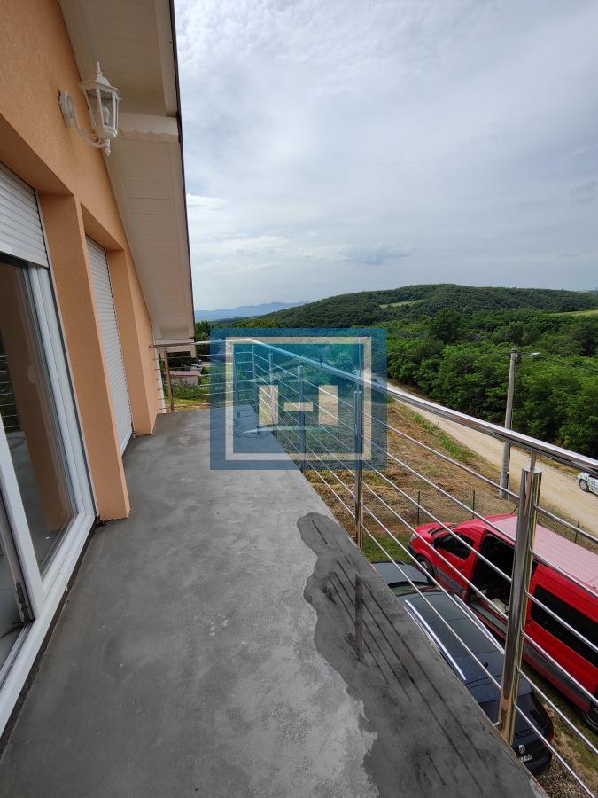 Legalizovana moderno opremljena kuća u Donjem Štiplju 54