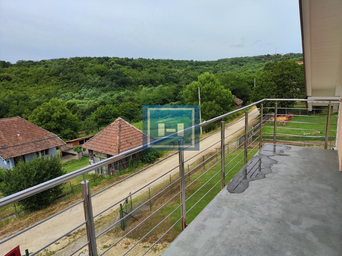 Legalizovana moderno opremljena kuća u Donjem Štiplju 55