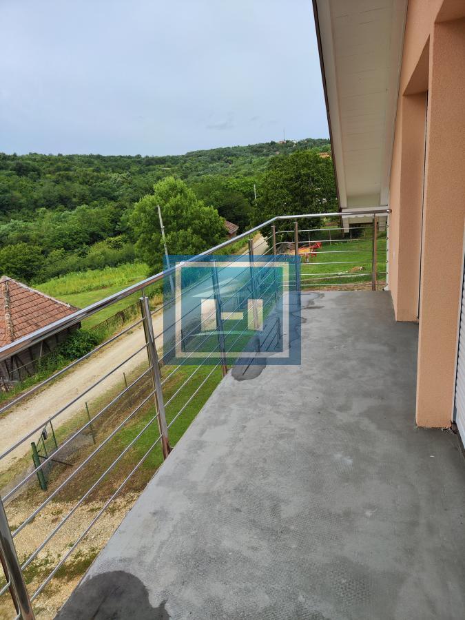 Legalizovana moderno opremljena kuća u Donjem Štiplju 56