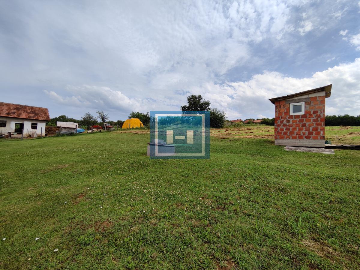 Legalizovana moderno opremljena kuća u Donjem Štiplju 61