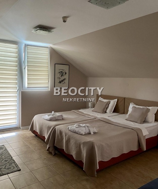 Lokal, 2620 m2, Narodni Park ID: 110930 17