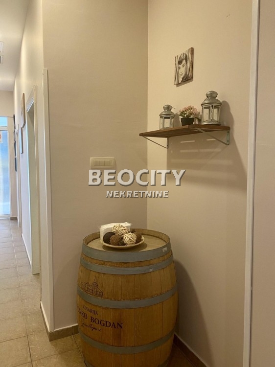 Lokal, 2620 m2, Narodni Park ID: 110930 14