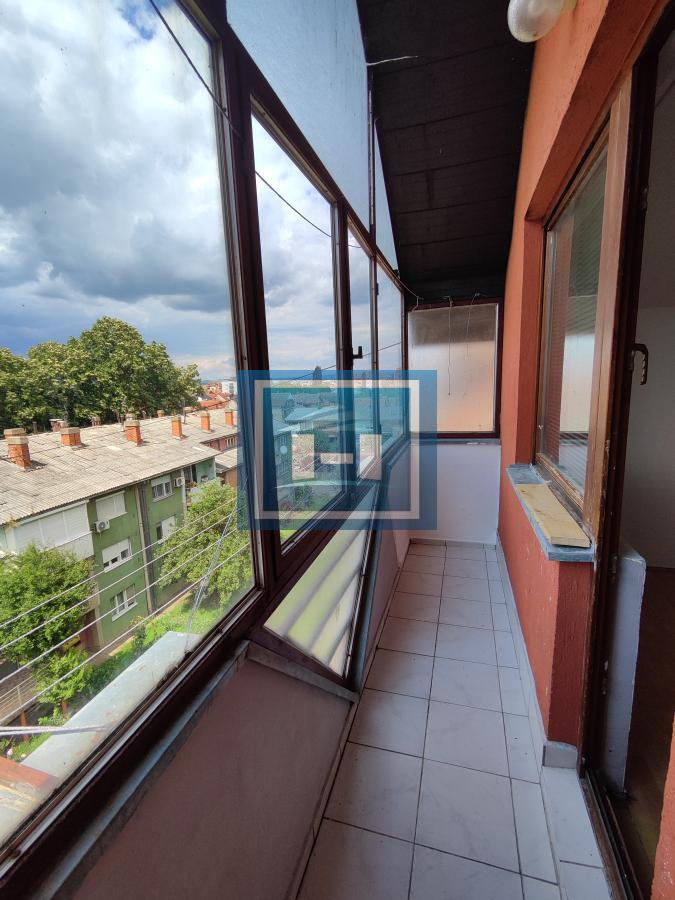 Komforan jednoiposoban stan u mirnom delu grada 6