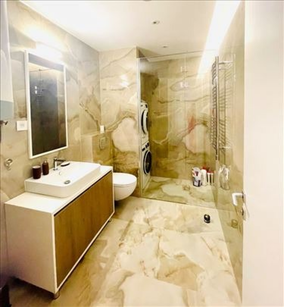 Cetvorosoban lux nov stan  2 garazna mesta 3