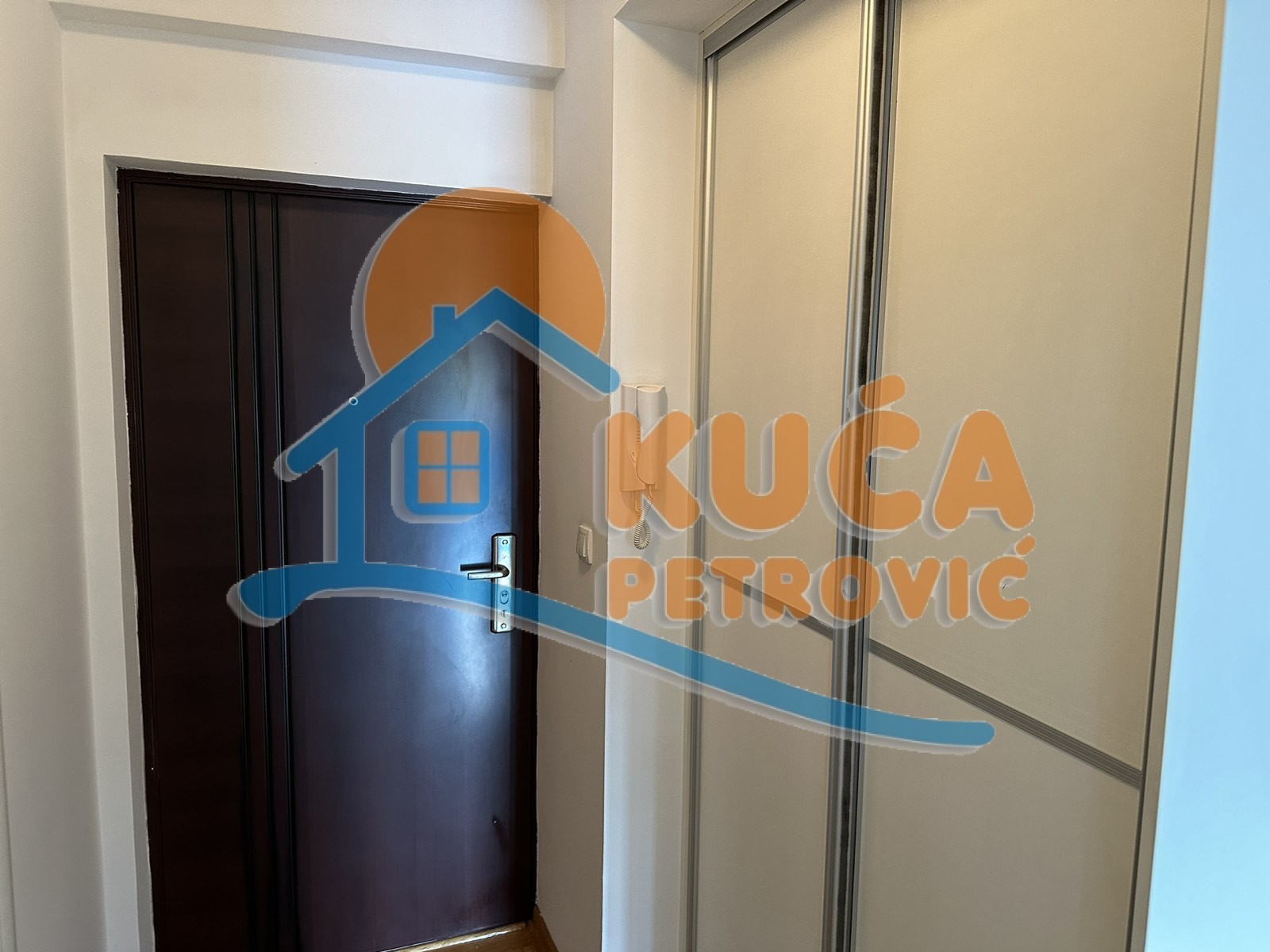 Dvosoban stan, 53 m2, Čair, Prvomajska ID: i-011895 12