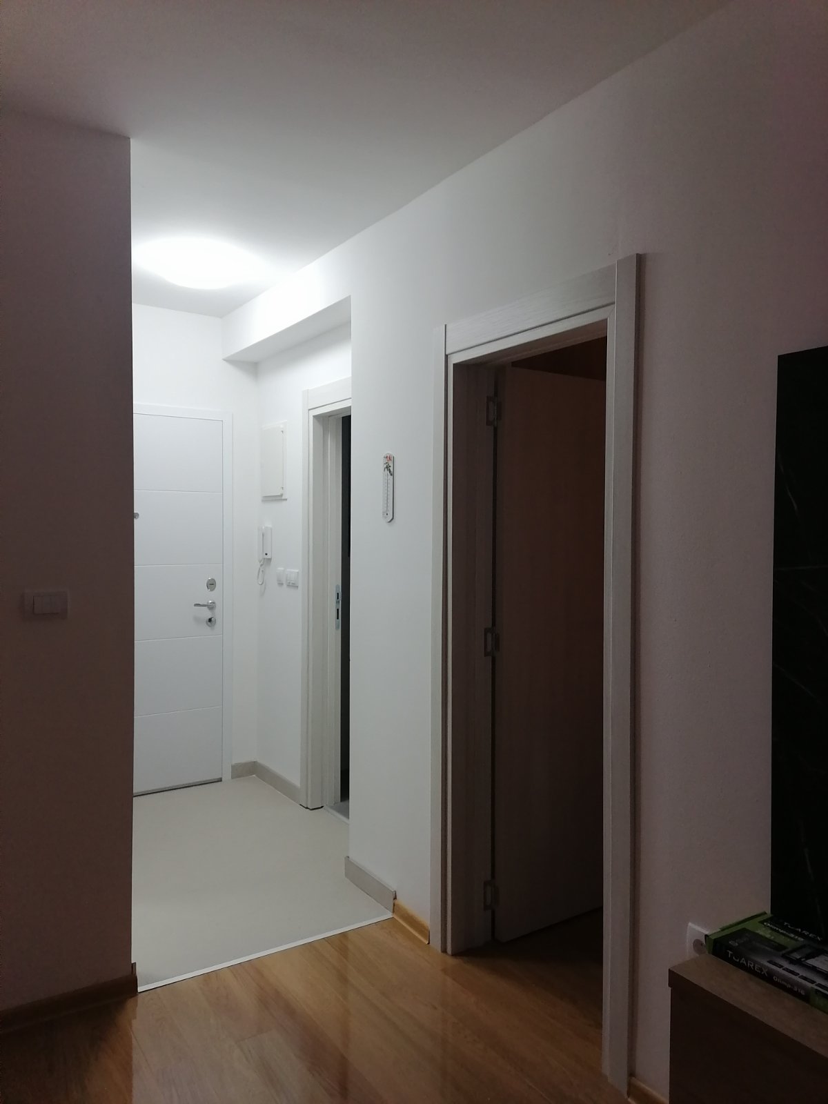 Prodajem apartman u centru Zlatibora 5