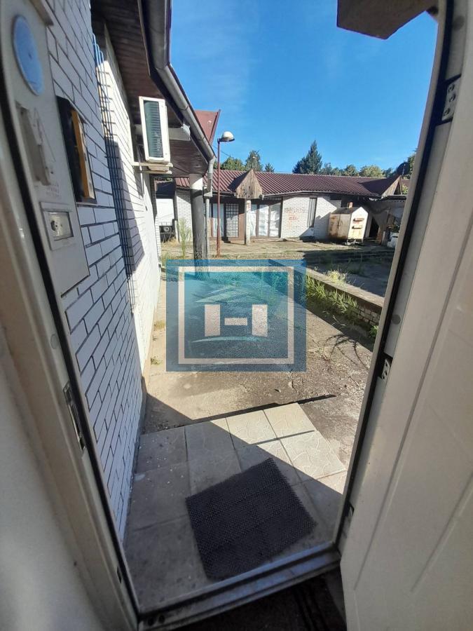 Poslovni prostor preuredjen u stan 6