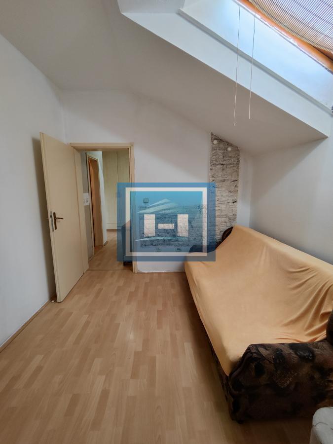 Komforan jednoiposoban stan u mirnom delu grada 13