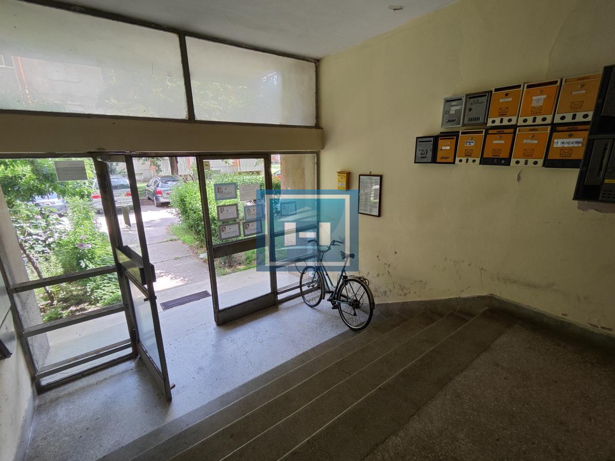 Komforan jednoiposoban stan u mirnom delu grada 16