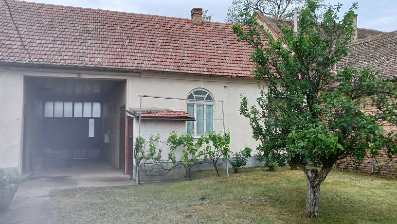 Kuca 2 stambene jedinice poslovni prostor Banatsko Novo Selo 2