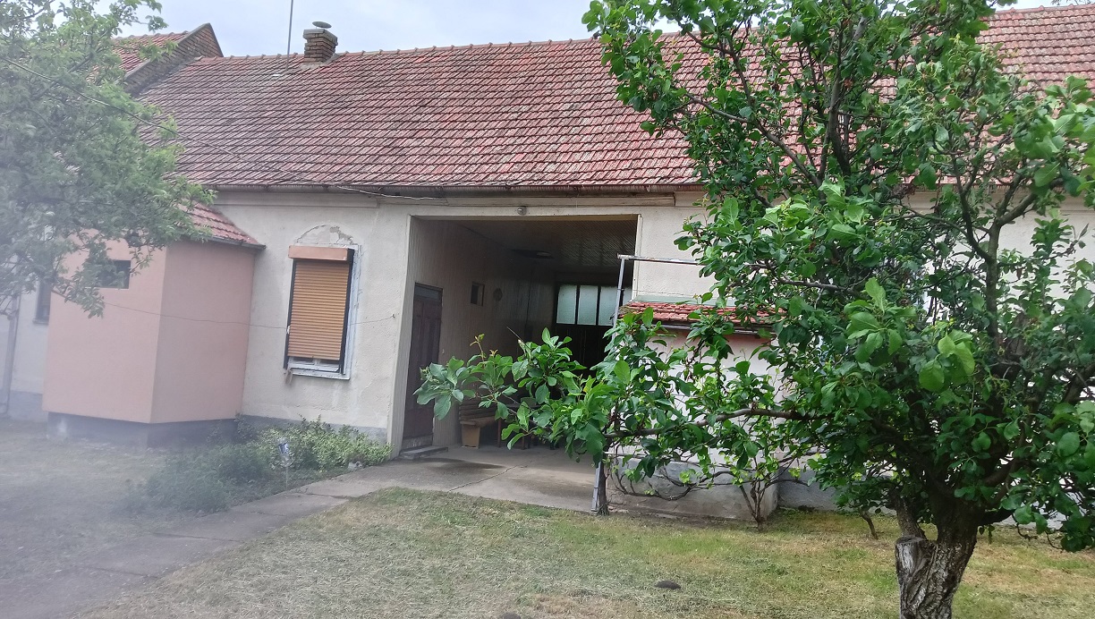 Kuca 2 stambene jedinice poslovni prostor Banatsko Novo Selo 3