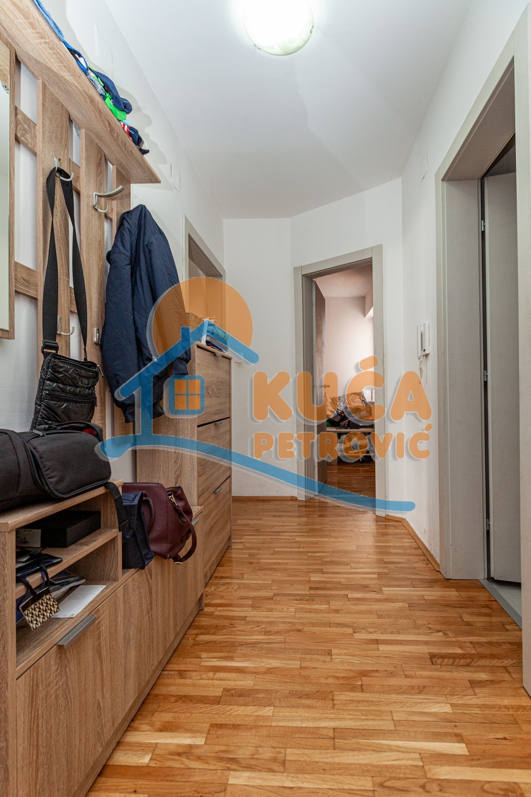 Dvosoban stan, 81 m2, Crveni Pevac, Cara Dušana ID: i-03912 11