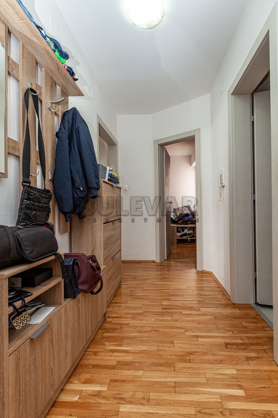 Dvosoban stan, 81 m2, Crveni Pevac, Cara Dušana ID: i-03912 11