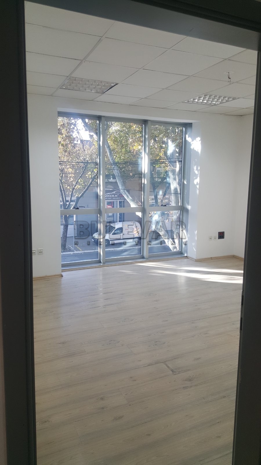 Lokal, 150 m2, Filozofski fakultet, Kralja Stefana Prvovenčanog ID: i-011938 5