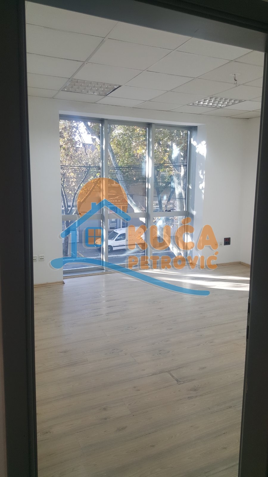 Lokal, 150 m2, Filozofski fakultet, Kralja Stefana Prvovenčanog ID: i-011938 5