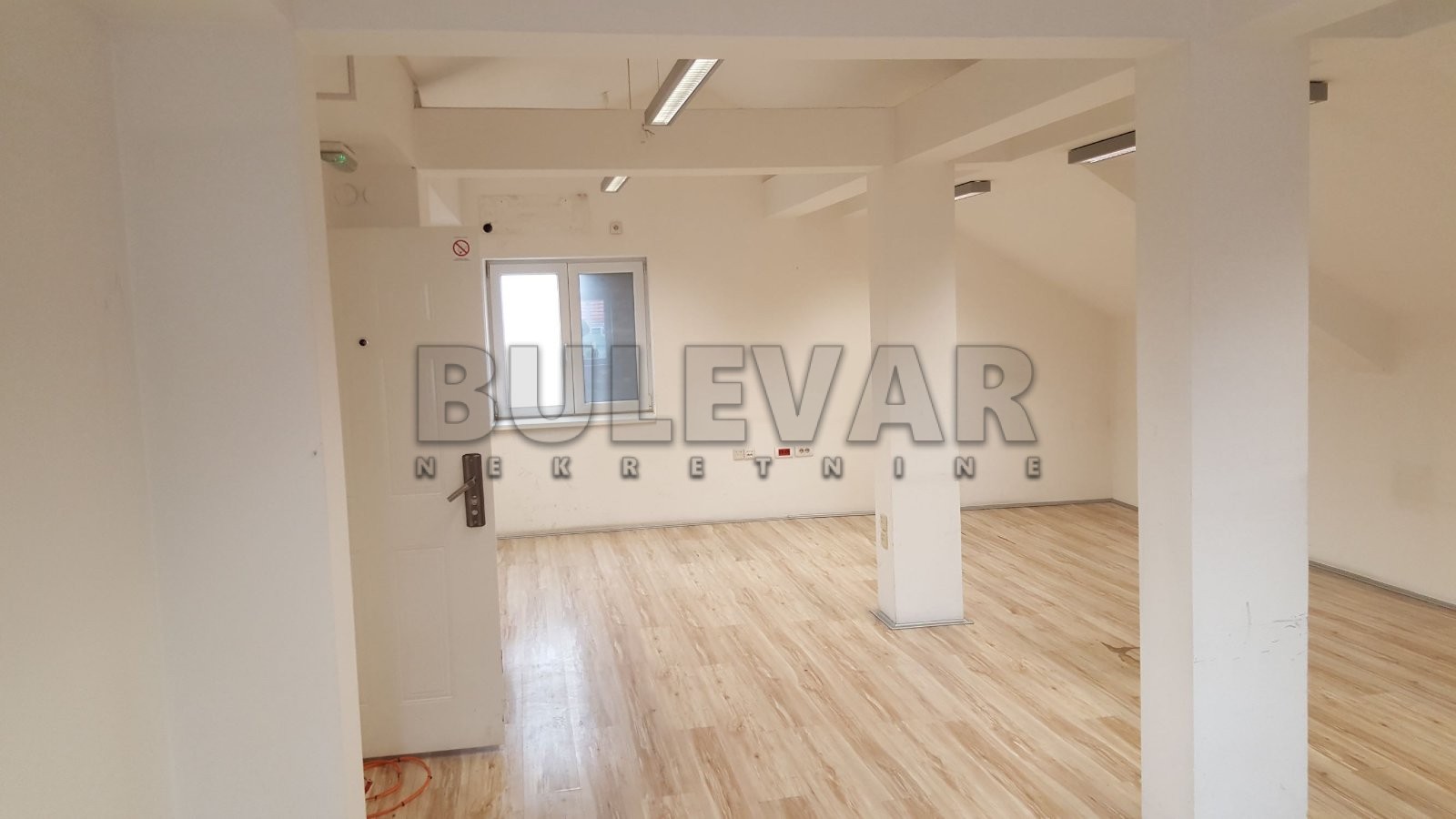 Lokal, 150 m2, Filozofski fakultet, Kralja Stefana Prvovenčanog ID: i-011938 2