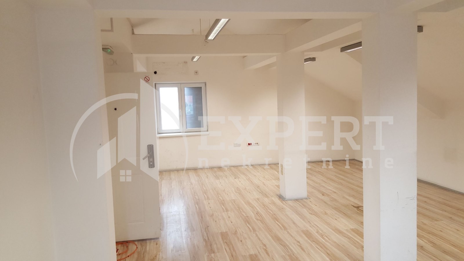 Lokal, 150 m2, Filozofski fakultet, Kralja Stefana Prvovenčanog ID: i-011938 2