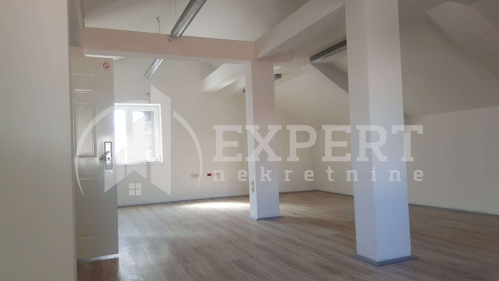 Lokal, 150 m2, Filozofski fakultet, Kralja Stefana Prvovenčanog ID: i-011938 12