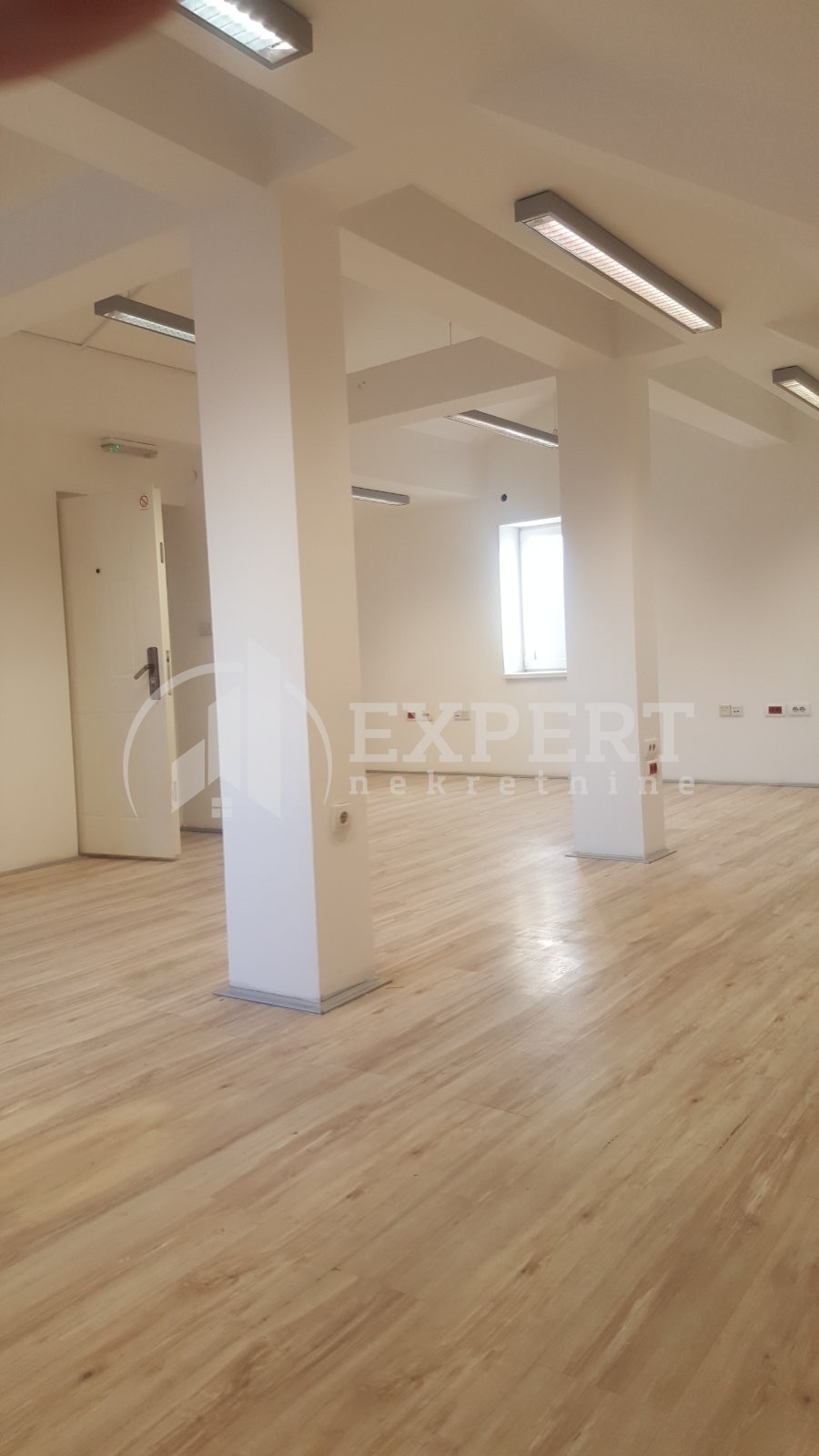 Lokal, 150 m2, Filozofski fakultet, Kralja Stefana Prvovenčanog ID: i-011938 7