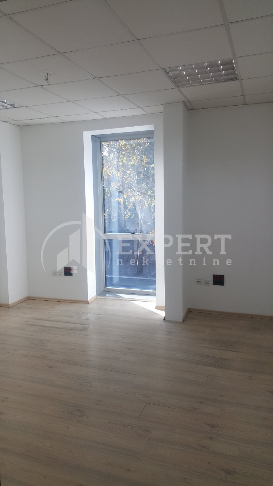 Lokal, 150 m2, Filozofski fakultet, Kralja Stefana Prvovenčanog ID: i-011938 9