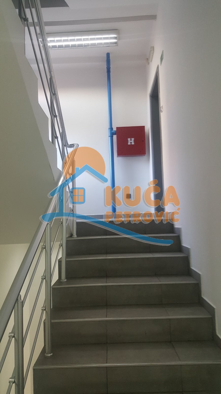 Lokal, 150 m2, Filozofski fakultet, Kralja Stefana Prvovenčanog ID: i-011938 1