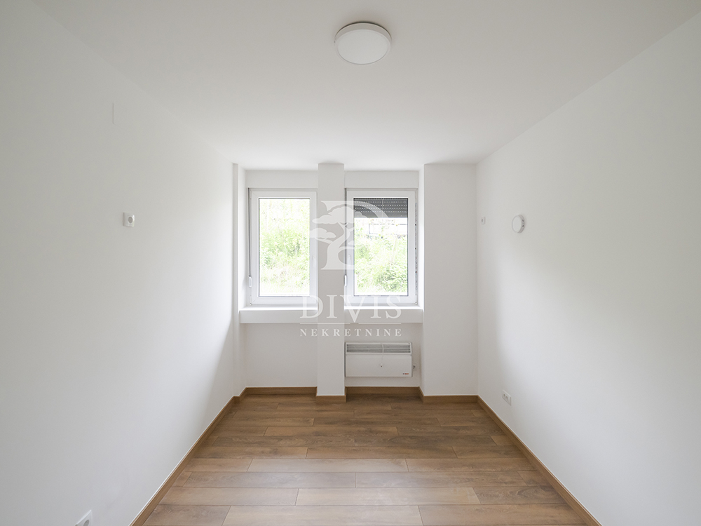 Nov  neuseljavan četvorosoban stan  Dedinje  195m2 3