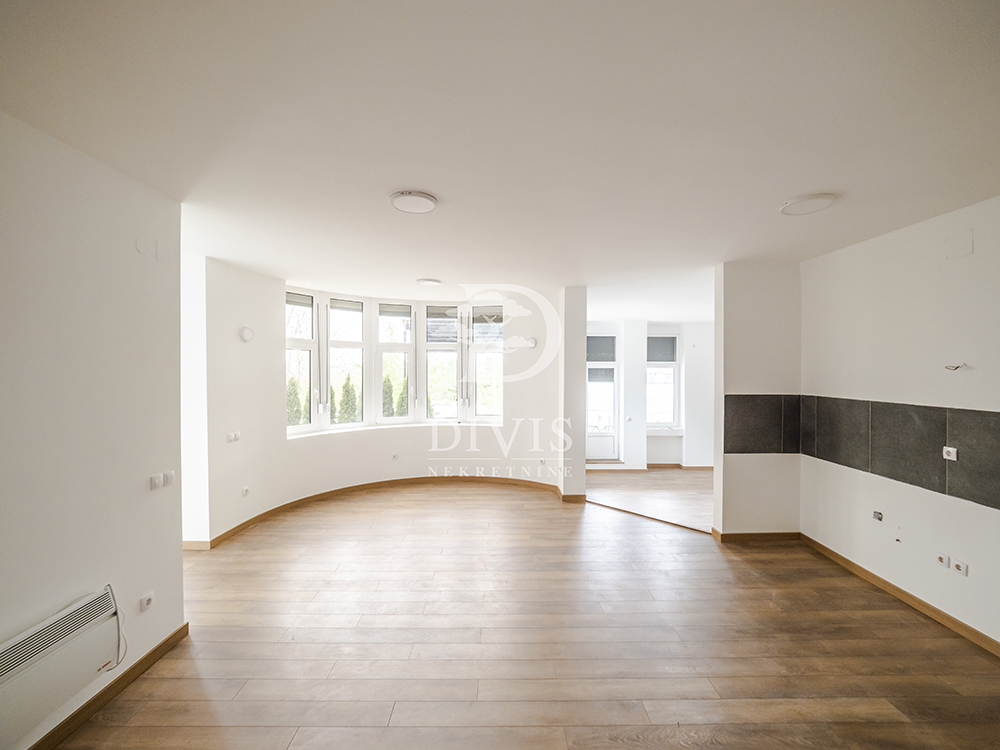 Nov  neuseljavan četvorosoban stan  Dedinje  195m2 1