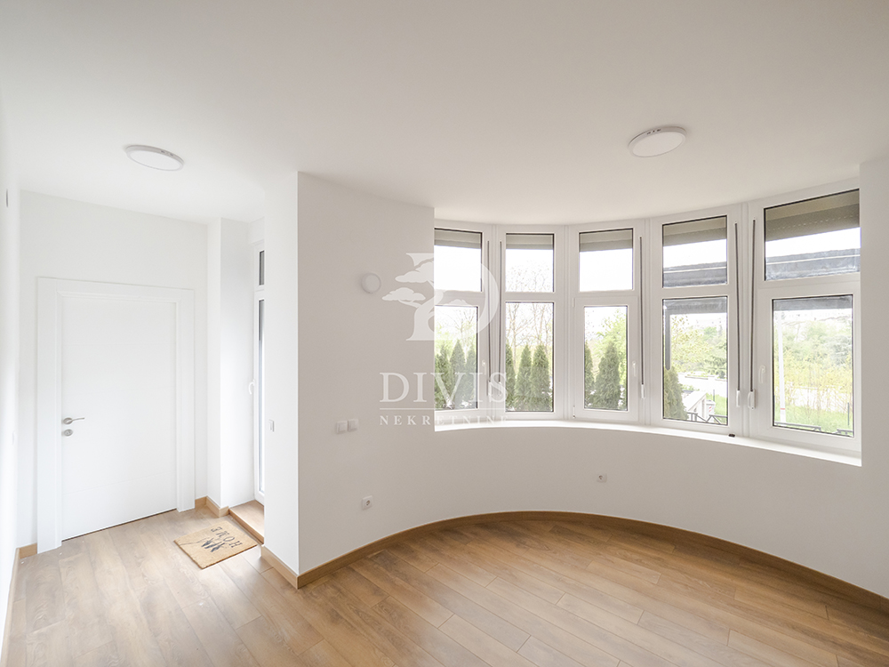 Nov  neuseljavan četvorosoban stan  Dedinje  195m2 2