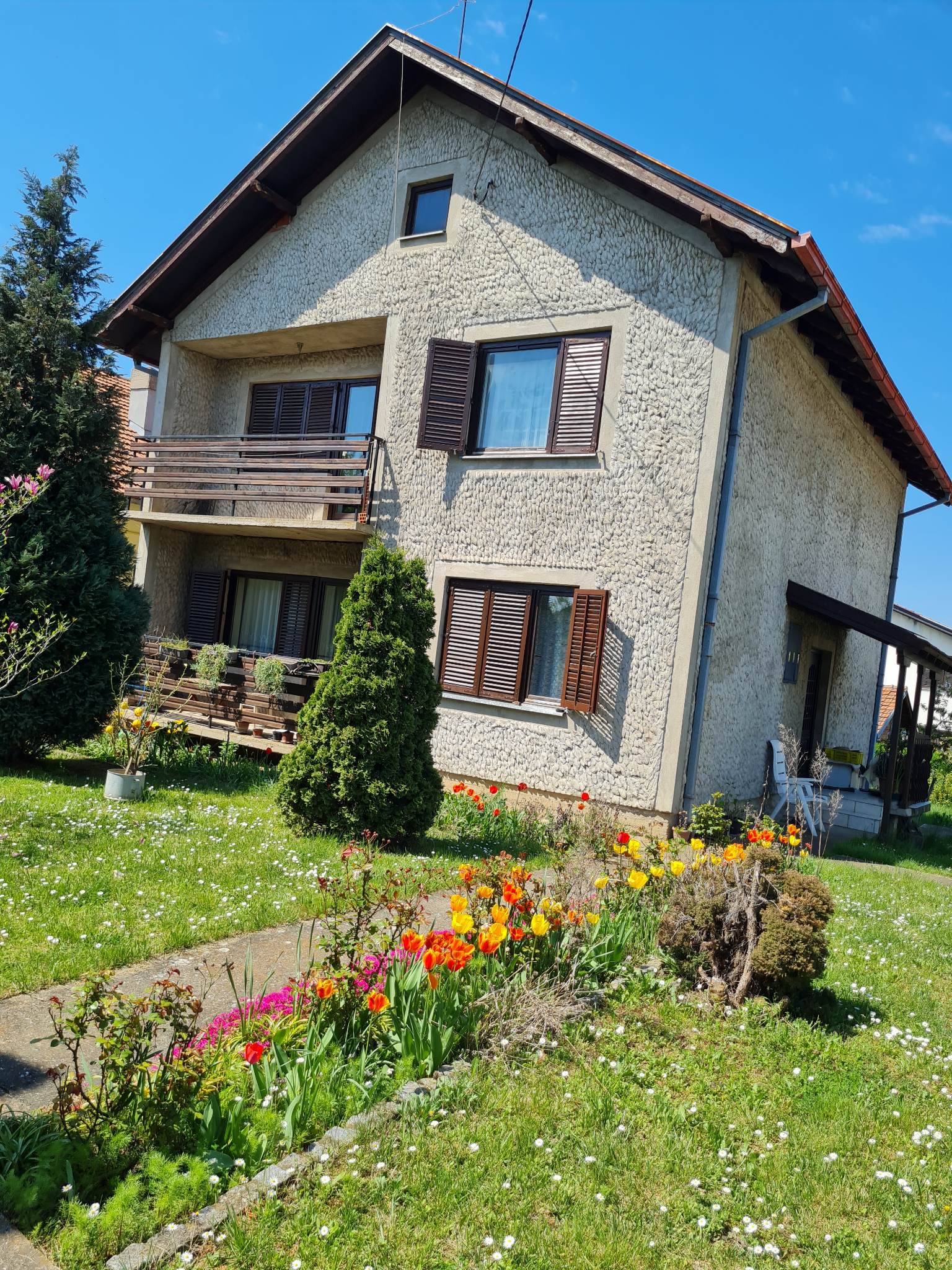 Na prodaju dvospratna uknjizena kuca 2