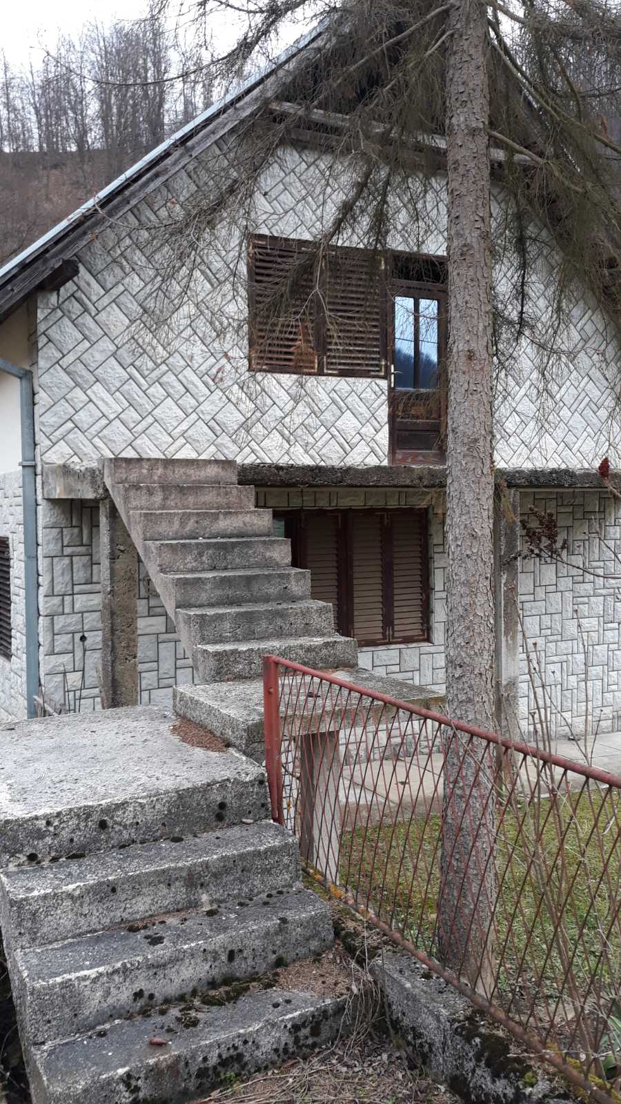 Prodajem kucu Lucani Donji Dubac 4