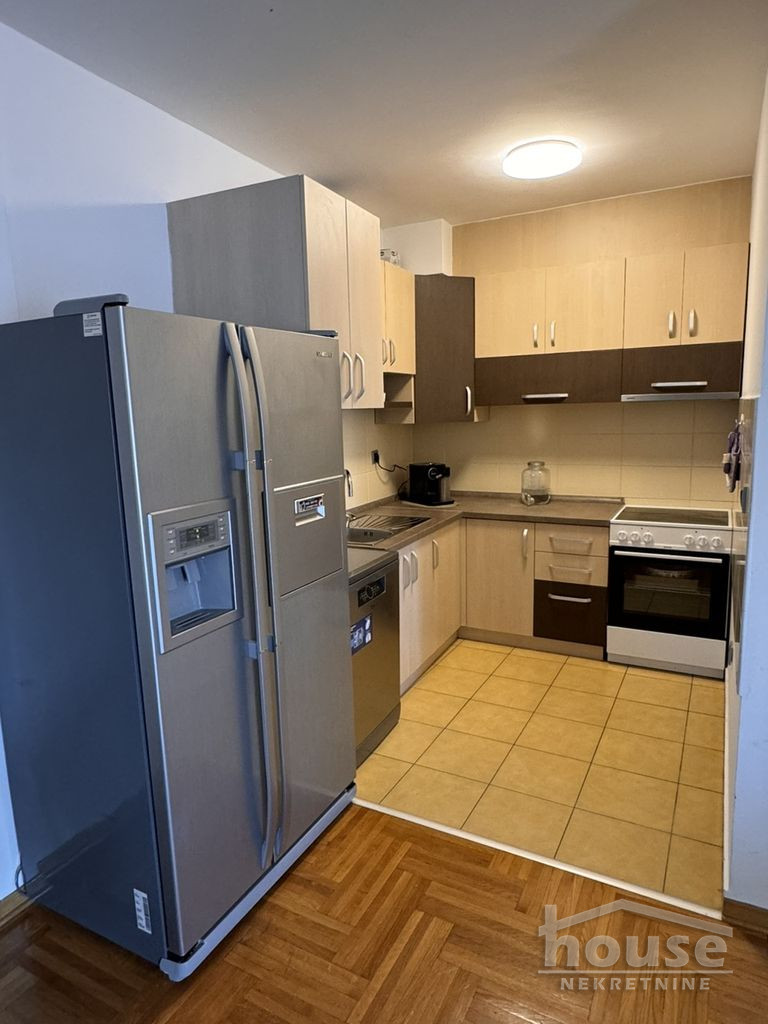 Stan,NOVI SAD,CENTAR 74m2,231750€ , ID: 1061987 9