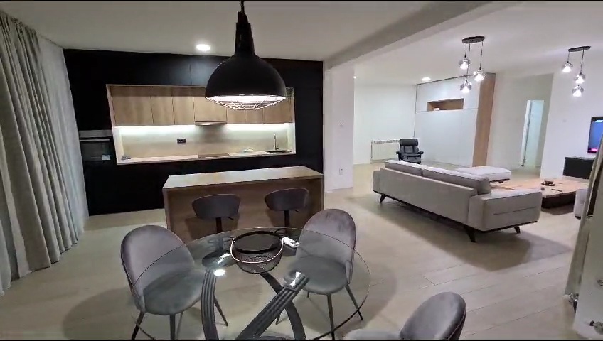 Nov stan sa garažnim mestom kod Belog dvora 180 m2 1