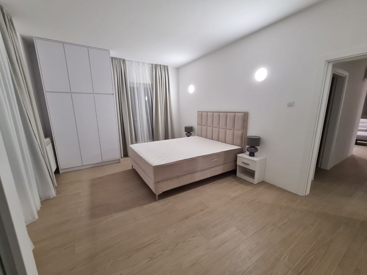 Stan sa garažnim mestom  Velisava Vulovića  220m2 4