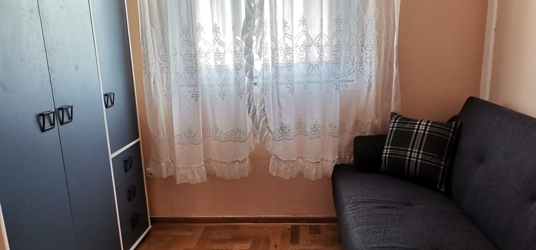 Izdajem kompletno namesten petosoban stan u Zemunu 5