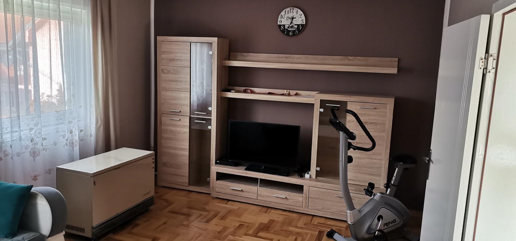 Izdajem kompletno namesten petosoban stan u Zemunu 3