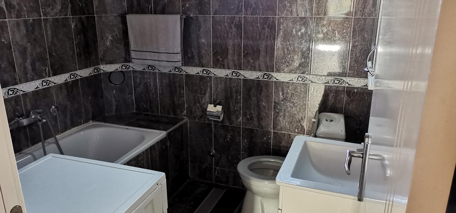 Izdajem kompletno namesten petosoban stan u Zemunu 4