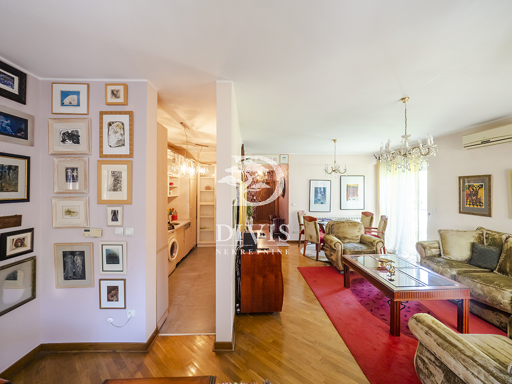 Prodajemo odličan stan kod Belog dvora 81 m2 2