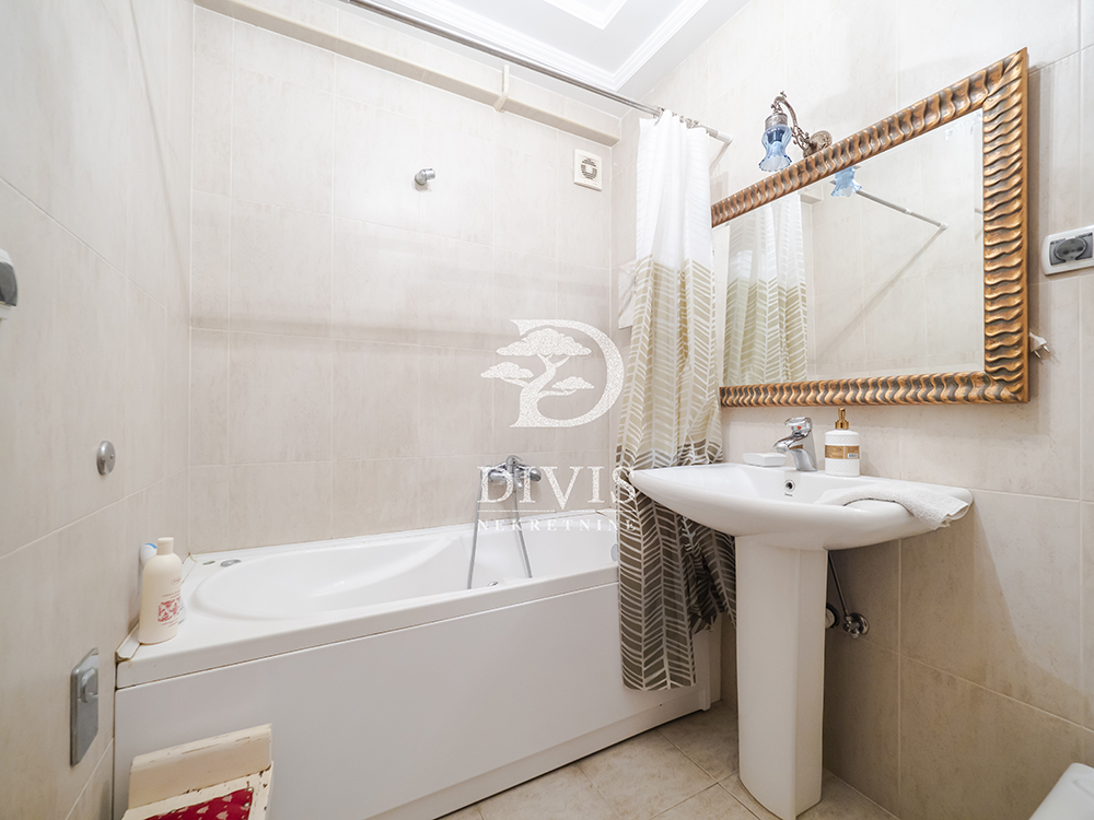 Prodajemo odličan stan kod Belog dvora 81 m2 3