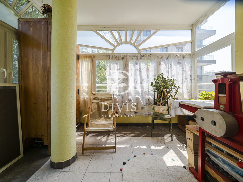 Prodajemo odličan stan kod Belog dvora 81 m2 5