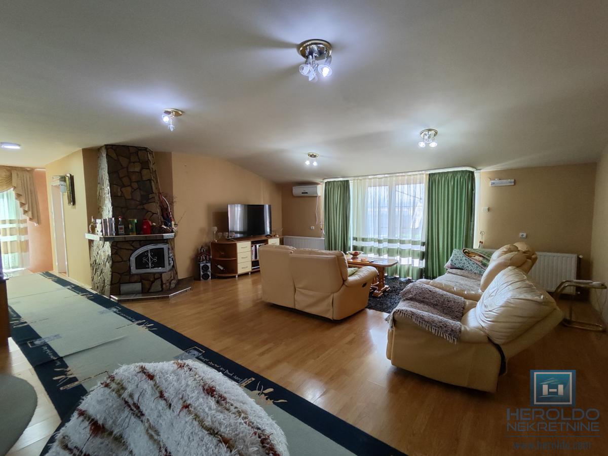 Kuća sa velikim placem 21