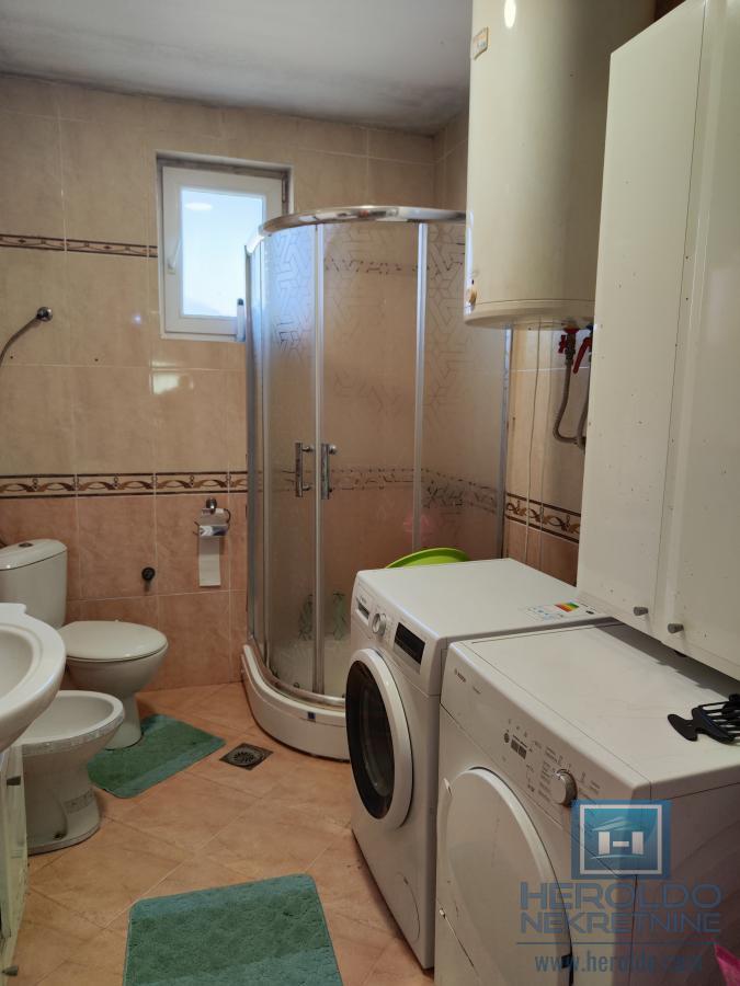 Kuća sa velikim placem 25