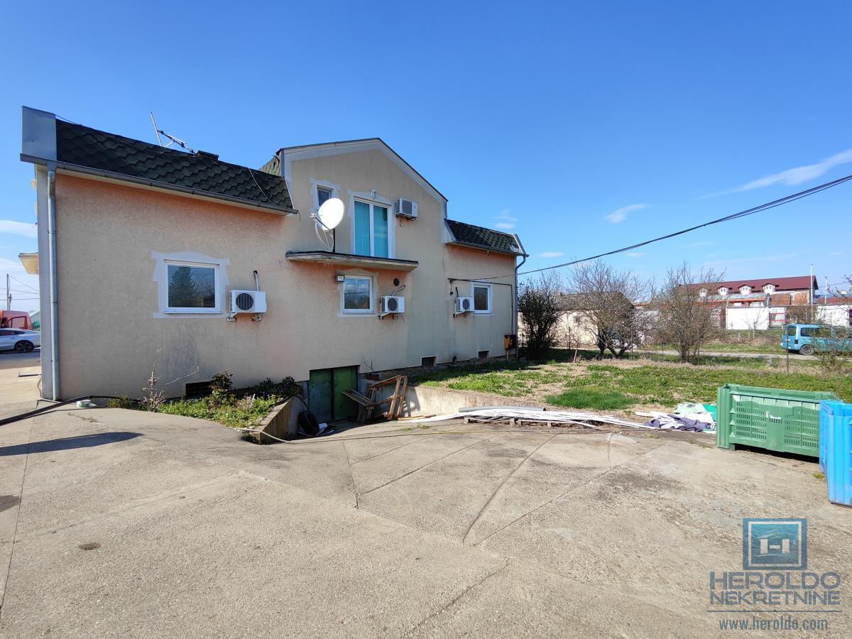 Kuća sa velikim placem 2