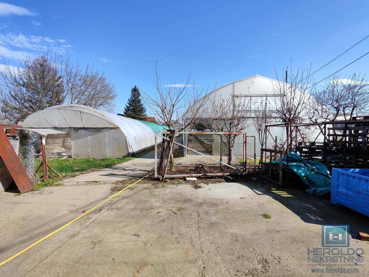 Kuća sa velikim placem 4