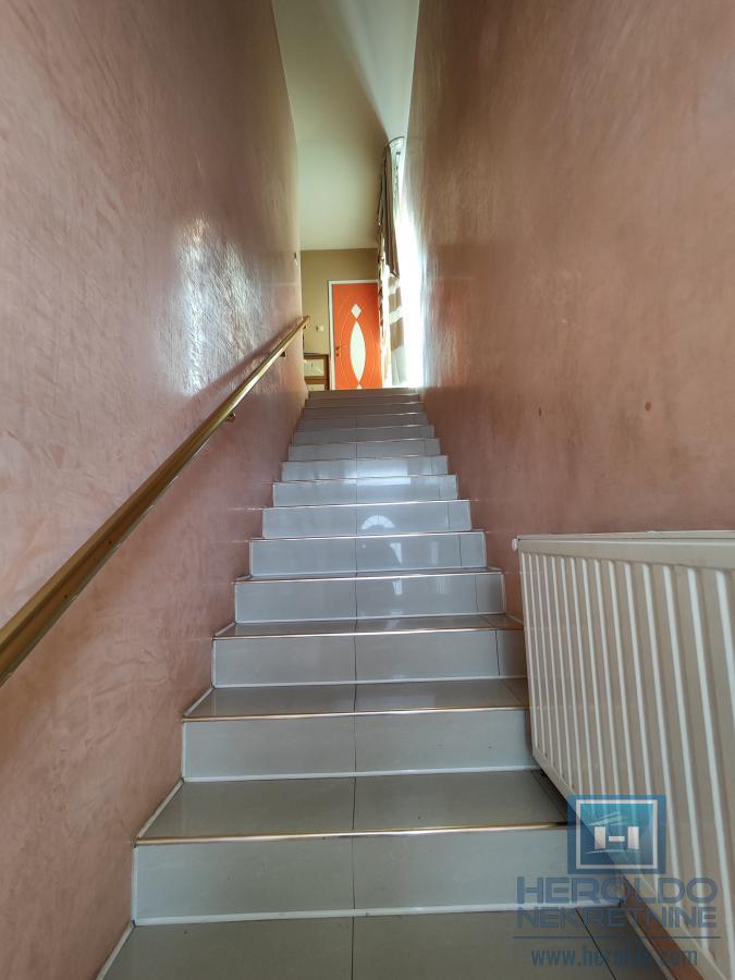 Kuća sa velikim placem 18