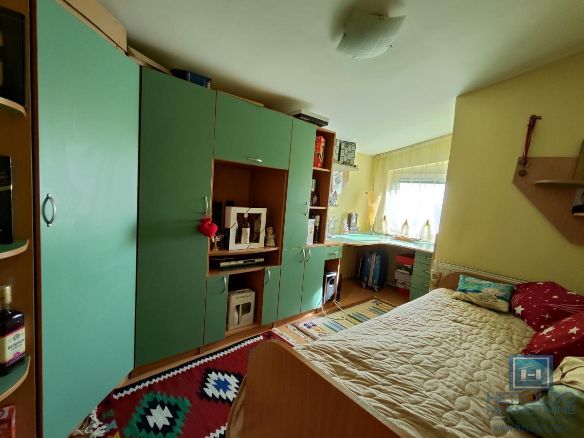 Kuća sa velikim placem 20