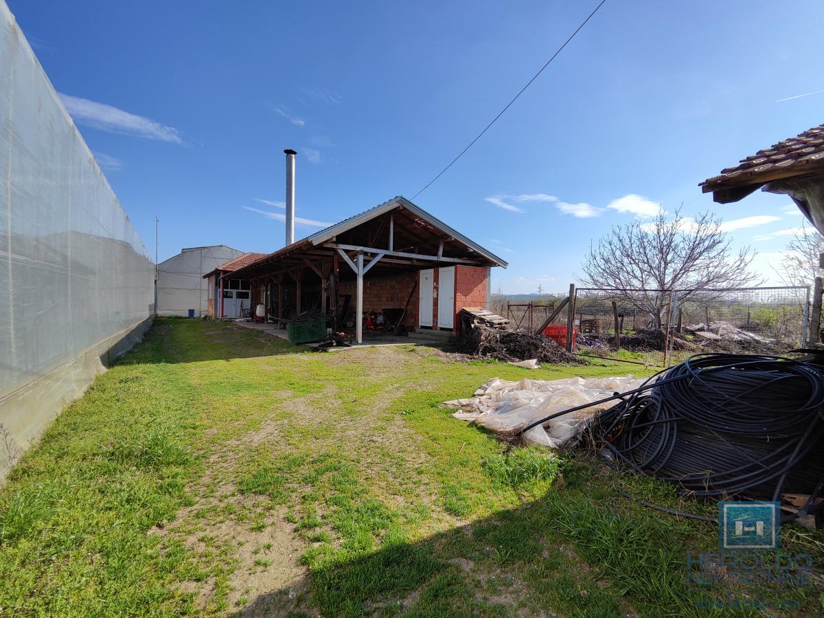 Kuća sa velikim placem 11