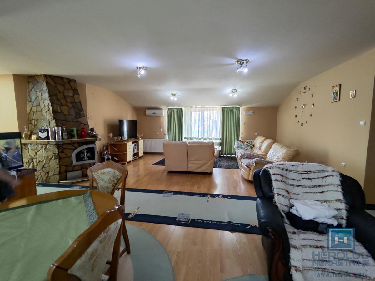 Kuća sa velikim placem 7