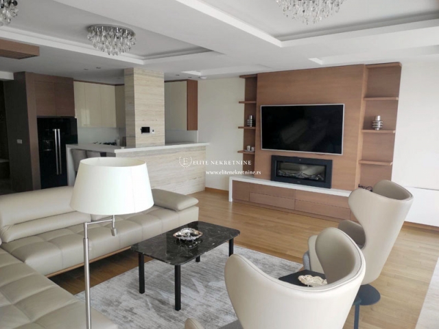 Izdavanje Cetvorosoban lux stan sa garazom Vracar 7